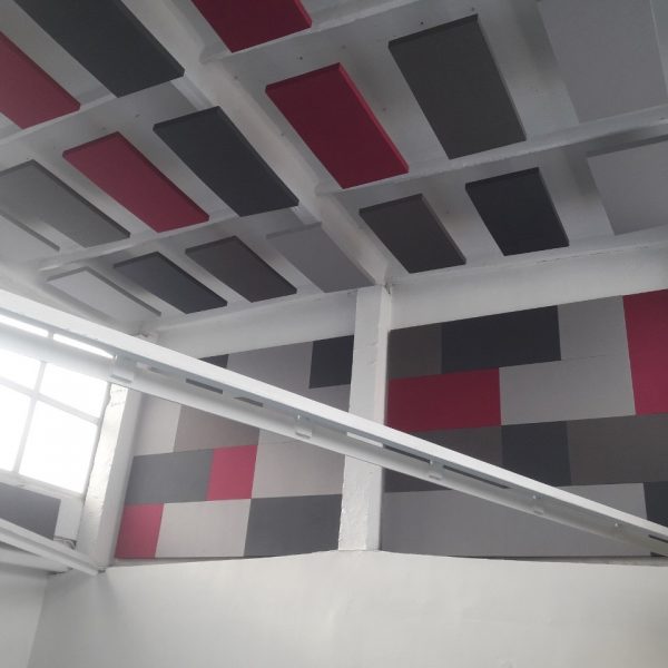 Akustický panel pod strop
